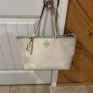 Authentic Tory BurchWhite Tote Bag with Tassel and Logo.  Excellent condition!